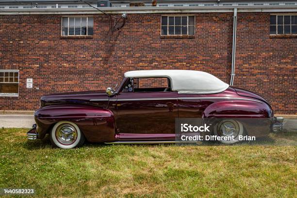 1946 Ford Super Deluxe Custom Cabrio - Fotografie stock e altre immagini di Ambientazione esterna - Ambientazione esterna, Anno 1946, Antico - Vecchio stile