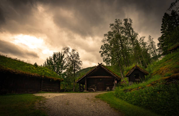 cottage architecture anno 1580 at stalheim folk museum near stalheim hotel in vossestrand norvegia - anno foto e immagini stock