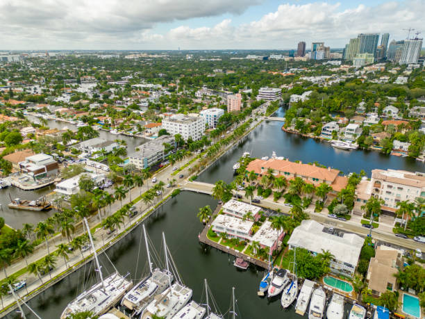istock Hurricane Nicole aftermath in Fort Lauderdale Las Olas Blvd 1440655473