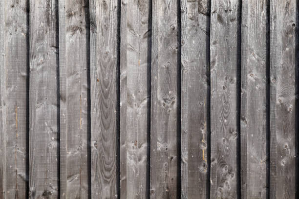 plancia grigia facciata antico pannello antico legno legno vecchio legno grigio naturale - wood reclaimed abstract dark foto e immagini stock