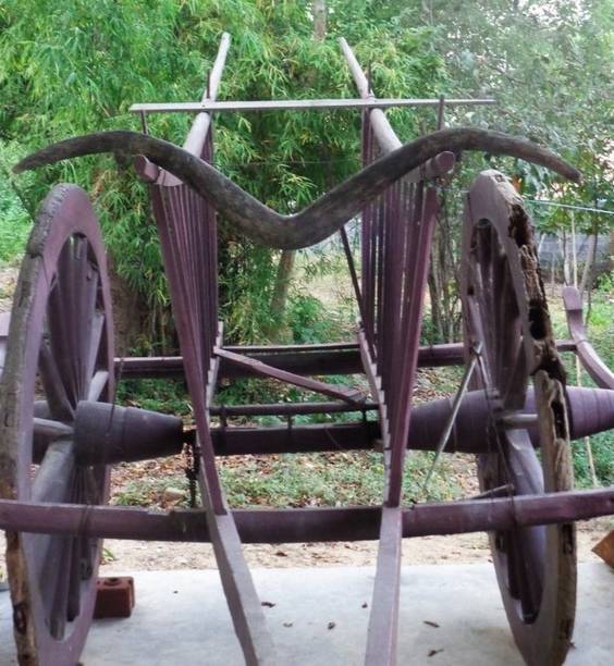 istock An old horseshoe cart 1440698295