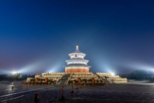 świątynia nieba (tian tan) w pekinie nocą - beijing temple of heaven temple door zdjęcia i obrazy z banku zdjęć