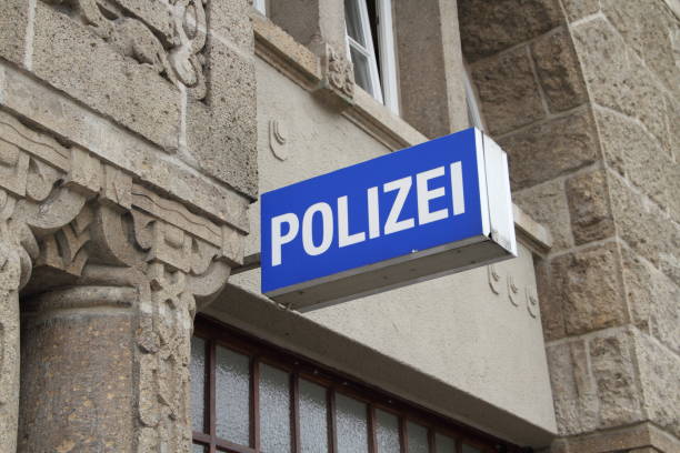полицейский участок - german culture flash стоковые фото и изображения