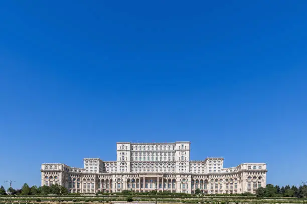 Photo of Panorama of impressive Palace of the Parliament (Republic's House) is seat of Parliament of Romania, located atop Dealul Spirii in Bucharest, national capital, is the heaviest building in the world