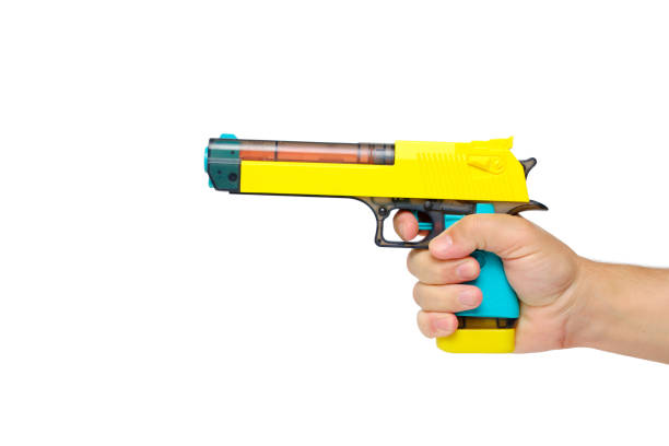pistola giocattolo in mano su sfondo bianco, isolare. - toy gun foto e immagini stock