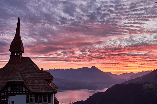 Puesta de sol sobre el Lago de Brienz (Brienzersee) desde Harder Kulm, Interlaken. Suiza photo