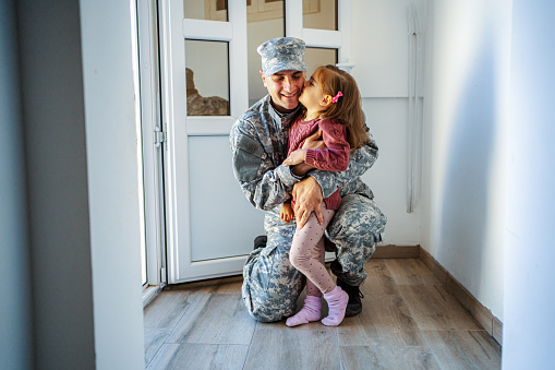 The solider finally returned home and reuniting with his little daughter