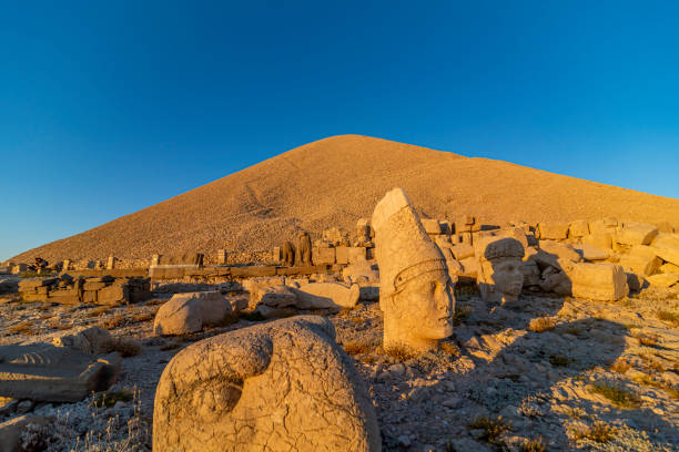 ancient nemrut mountain on a sunset - klassieke beschaving stockfoto's en -beelden