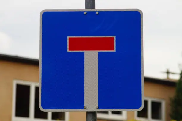 Traffic sign for a dead-end street in Germany. After 1992 square, before rectangular. Sign no. 357.