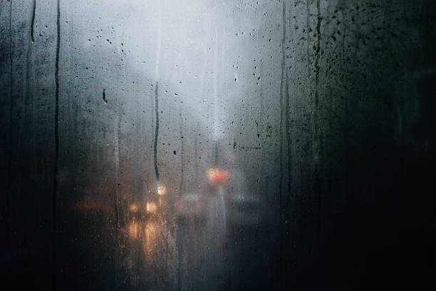 closeup shot of water drops on a car window - wet dew drop steam imagens e fotografias de stock