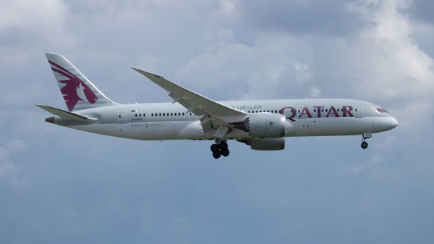 boeing b787 a7-bce de qatar airways - boeing 787 qatar airways airplane aerospace industry photos et images de collection