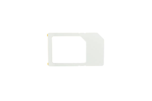 adaptateur blanc pour carte sim mobile. micro-sim vers adaptateur sim normal isolé sur fond blanc - microsim photos et images de collection