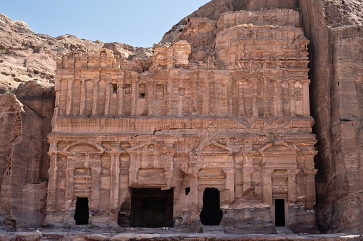 Tumba de Palacio en Petra, Jordania photo
