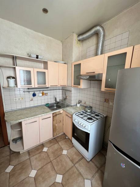 istock Old kitchen with gas stove and fridge 1440823486
