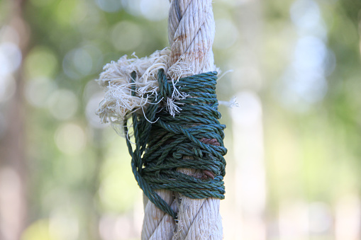 Tie a large rope in an orderly way to hold things firmly.