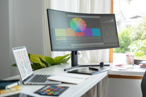 Desk Graphical 15,600+ Graphic Designer Desk Stock Photos, Pictures & Royalty-Free ...