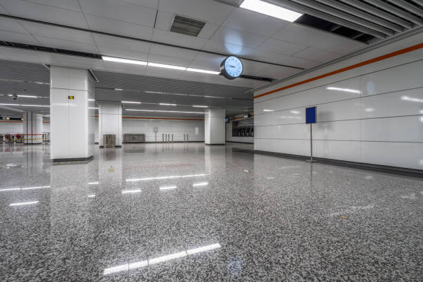 интерьер современной станции метро - sparse shanghai light corridor стоковые фото и изображения
