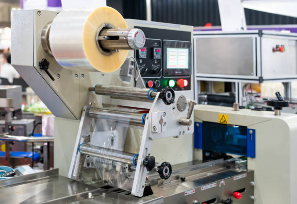 istock Transparent plastic stretch film sheet roll on automatic wrapping or packing machine for goods or product etc. in industrial 1440908819