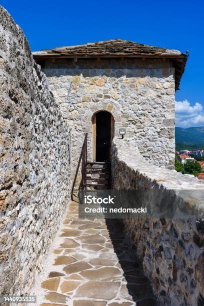 Ancient Fortress Momcilov Grad In Pirot Serbia Outside View Of Ruins Of Historical Pirot Fortress Southern And Eastern Serbia Stockfoto en meer beelden van Antiek - Toestand