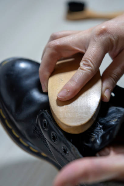 istock Polishing shoes 1440960286