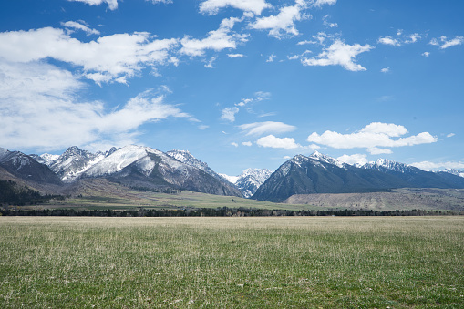 A view of the Absaroka Mountains from Paradise valley in Montana