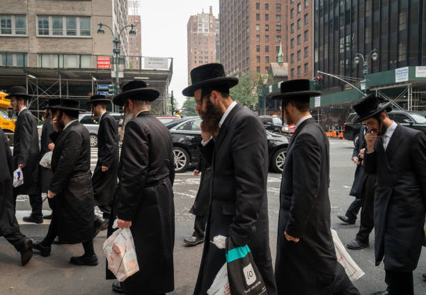 ultraorthodoxe juden protestieren in new york gegen israel - ultra orthodox judaism stock-fotos und bilder