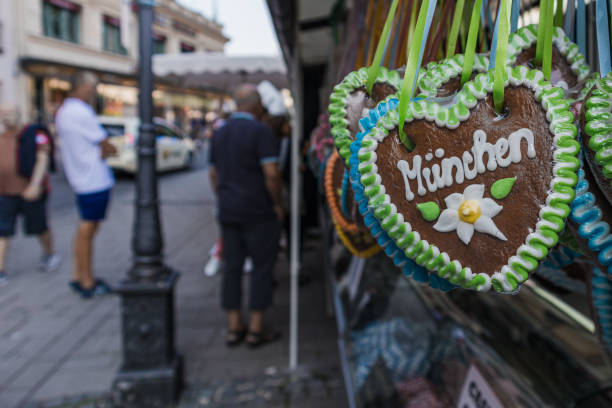 Gingerbread heart with the lettering Munich on it.