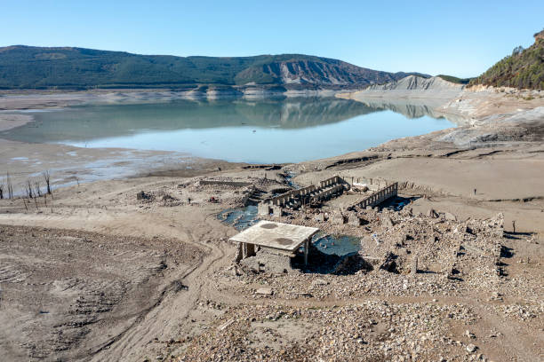 스페인 예사 저수지의 티에마스 사라고사 스파 - scarcity water people land 뉴스 사진 이미지