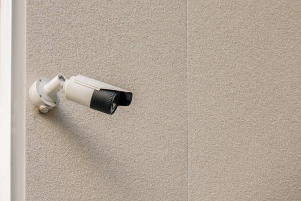 system monitoringu cctv na ścianie budynku - lens camera home video camera nobody zdjęcia i obrazy z banku zdjęć