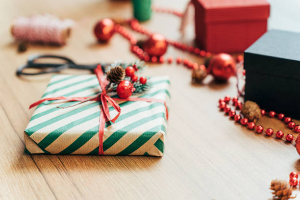 Wrapping Presents, Gift Shop
