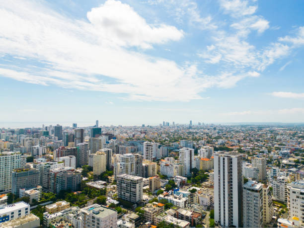 paisagem panorâmica aérea de santo domingo, república dominicana. centro da cidade pela manhã - santo domingo - fotografias e filmes do acervo