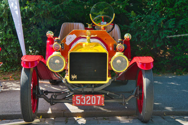 rojo 1912 model t speedster - parabrisas cabrio roadster - germany landscape nissan roadster fotografías e imágenes de stock