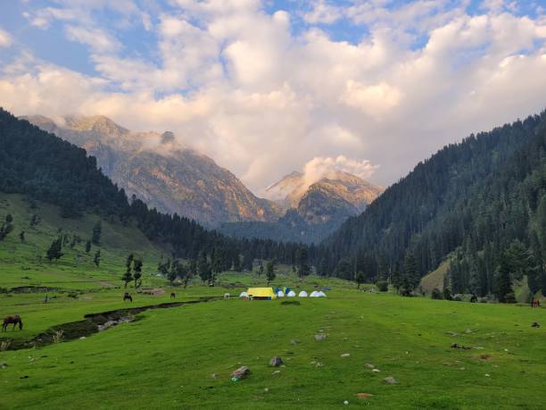 istock Tarsar Marsar Trek in Kashmir 1441075702