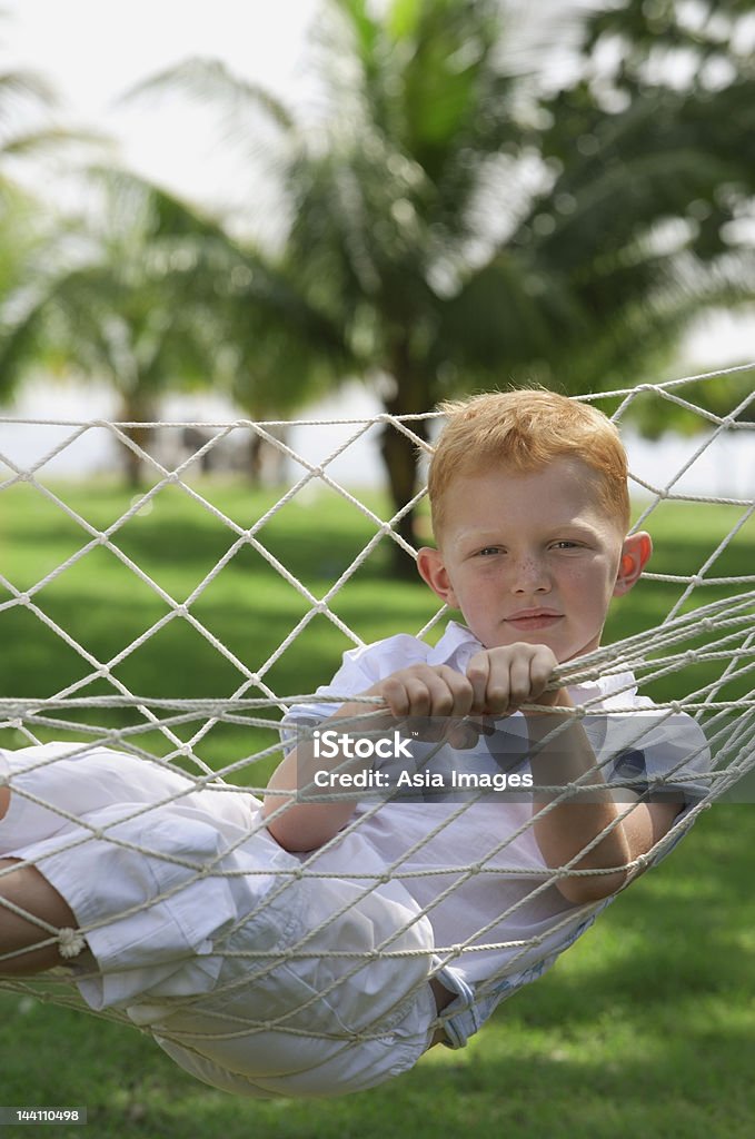 Garçon dans un hamac - Photo de 6-7 ans libre de droits