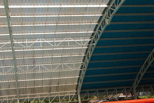construction of an indoor swimming pool roof made of steel
