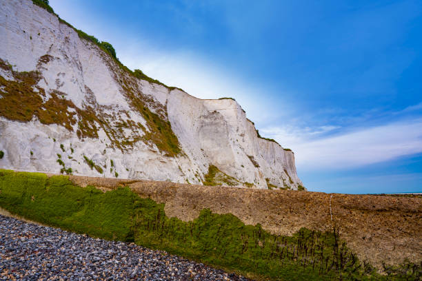 켄트 잉글랜드의 도버 랜드마크의 화이트 클리프 - white cliffs of dover dover england kent southeast england 뉴스 사진 이미지