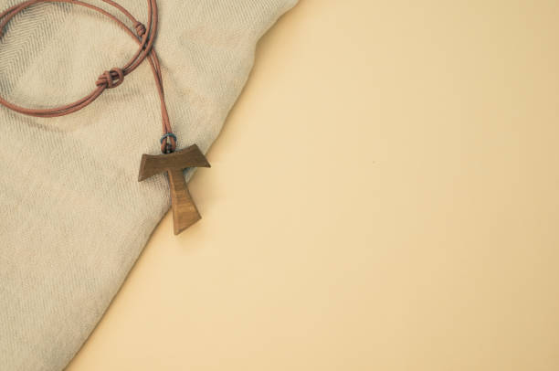 closeup shot of a wooden tau cross necklace on a wooden background - franciscan imagens e fotografias de stock
