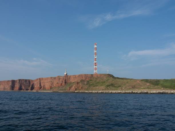 wieża radiowa nad lądem nad morzem na wyspie helgoland w niemczech - north sea audio zdjęcia i obrazy z banku zdjęć