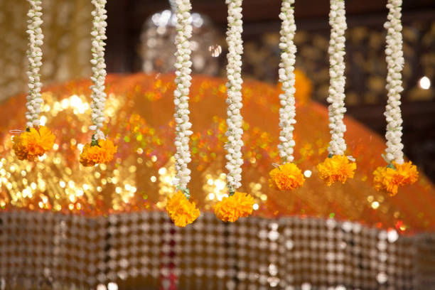 The decorative chains for Hindu wedding decoration with flowers