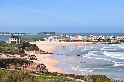 Playa de Baleal y su pintoresca costa cerca de Peniche, Portugal photo