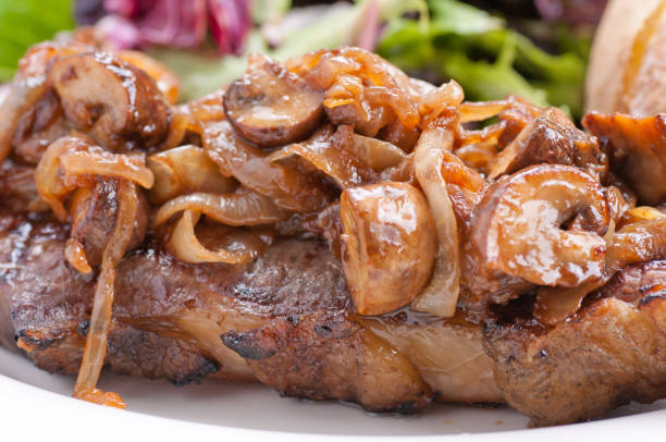 new york strip steak con insalata e patate al forno - steak strip steak prepared potato grilled foto e immagini stock