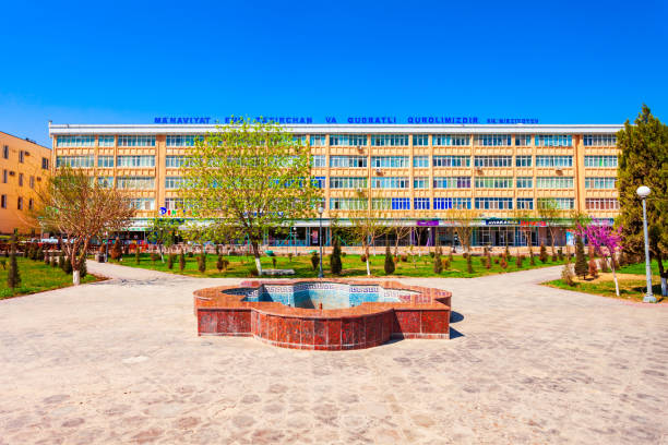 Residential apartment building in Urgench, Uzbekistan Urgench, Uzbekistan - April 13, 2021: Beauty fountain and residential apartment building at the al-Khwarizmi and al-Biruni street in Urgench city, Uzbekistan american league baseball stock pictures, royalty-free photos & images