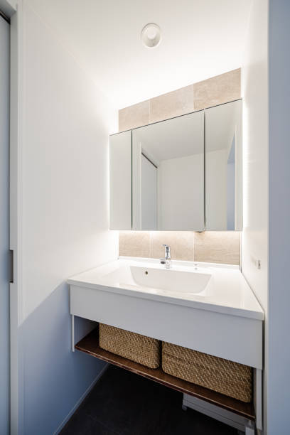 simple white washbasin - tract houses imagens e fotografias de stock