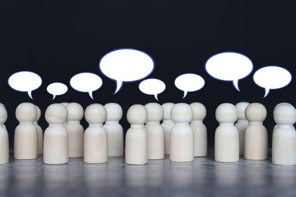 istock Wooden dolls with speech bubble 1441354309