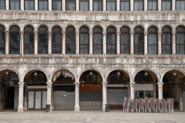 le procuratie vecchie, elevazione in piazza san marco, città di venezia, italia, europa - photography urban scene venice italy veneto foto e immagini stock