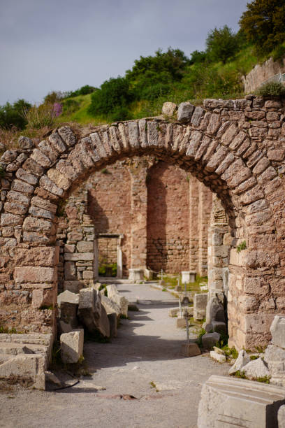 ruinas de la ciudad de éfeso - ancient greece mediterranean turkey izmir turkey fotografías e imágenes de stock