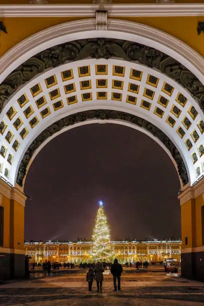 Photo of New Year tree at the main square of Saint-Petersburg (Dvortsovaya ploshad).