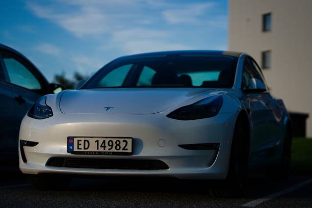 White Tesla Model 3 parking near the building during the daytime in Trondheim, Norway Trondheim, Norway – August 13, 2022: A white Tesla Model 3 parking near the building during the daytime in Trondheim, Norway elon musk photos stock pictures, royalty-free photos & images