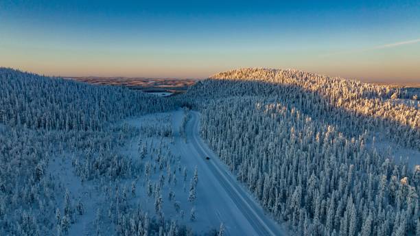 car driving in snowy winter road of lapland 02 - norrland imagens e fotografias de stock