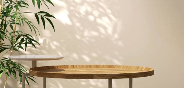 moderne, minimal et luxueux guéridon rond en bois avec bambou chinois au soleil tacheté et ombre de feuilles sur mur beige - spa nature bamboo beauty photos et images de collection